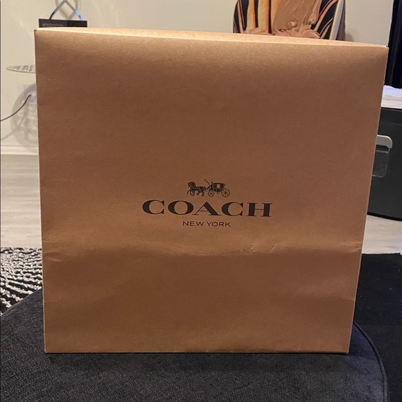 Coach Tan Gift Box - Picture 4 of 6